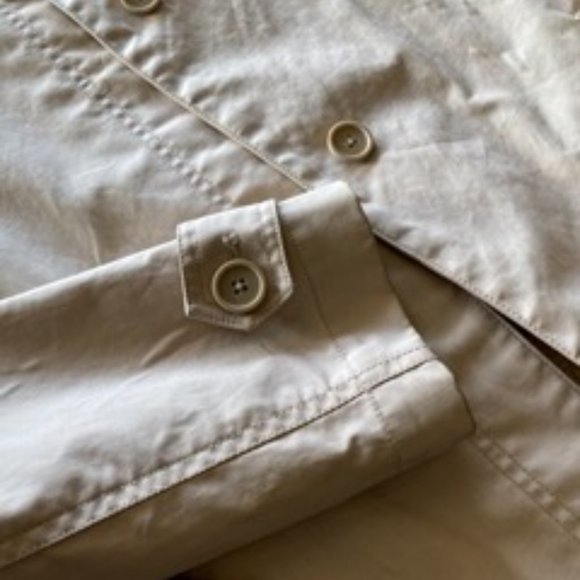 GAP Khaki Trench Coat in Size Medium - Picture 8 of 9